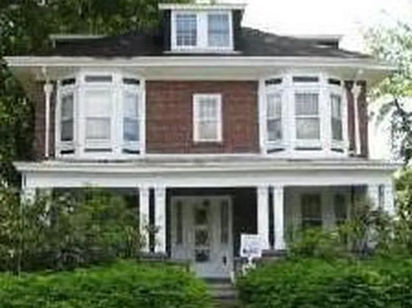 24 Belmont Cir, Trenton, NJ 08618