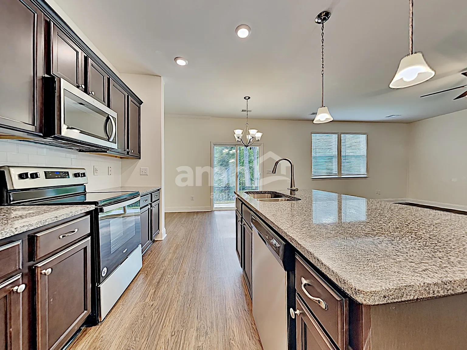 4 bed, 2.5 bath, 1886 sqft, $2,440 — Photo 4