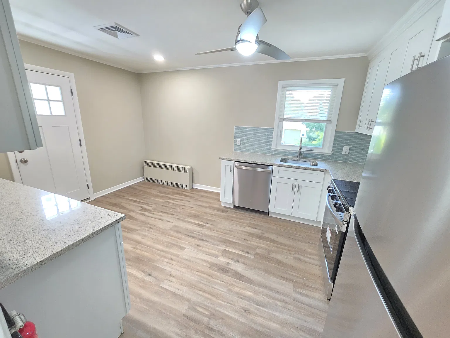3 bed, 1350 sqft, $4,400 — Photo 2