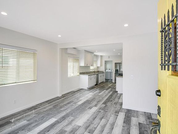Entry from Dining Area to Kitchen