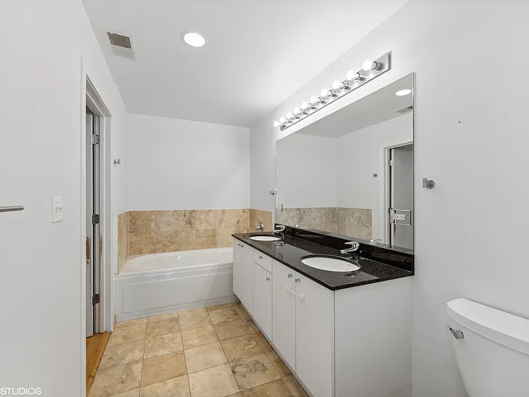 1422 N La Salle St #302 — Photo 9