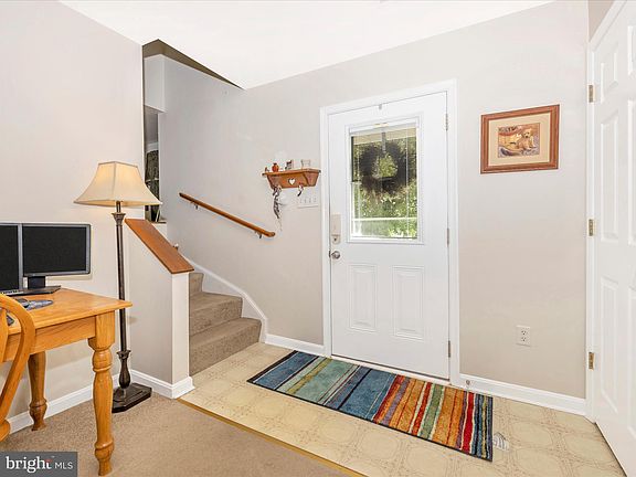 5th image of 52 Robindale Dr