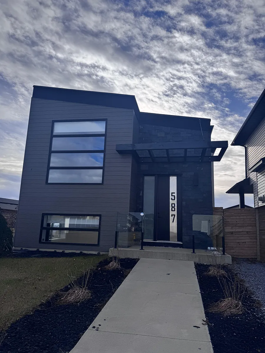 Building Photo - 587 Kloppenburg Cres