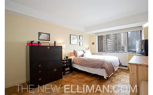 Sold by Douglas Elliman | media 14