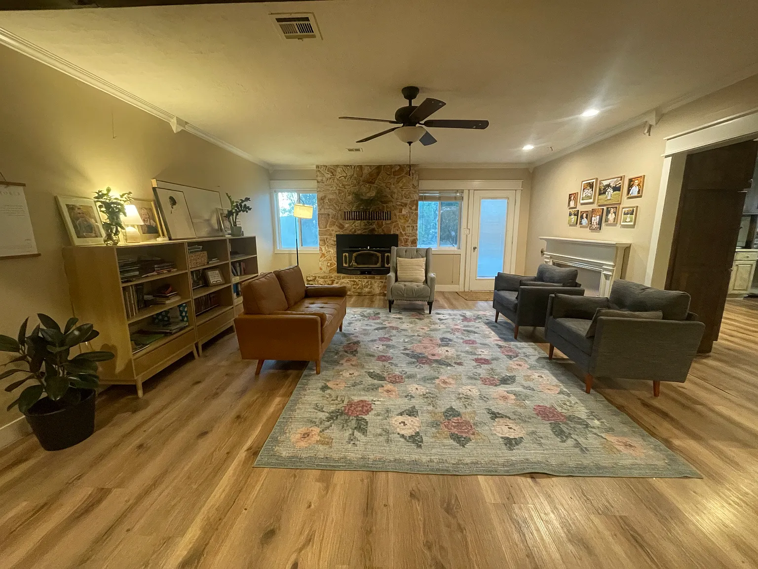 4 bed, 4300 sqft, $3,995 — Photo 4