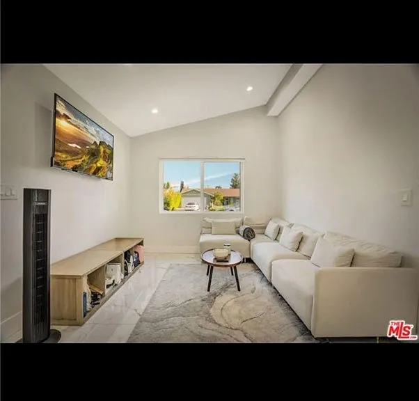 23341 Hartland St — Photo 11