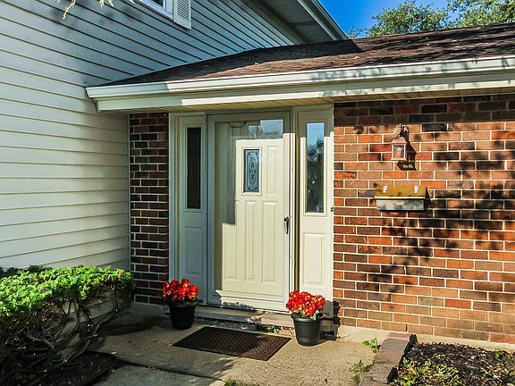 2nd image of 407 Courtland Ct