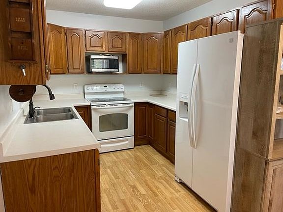 2nd image of 2916 Lakeview Dr