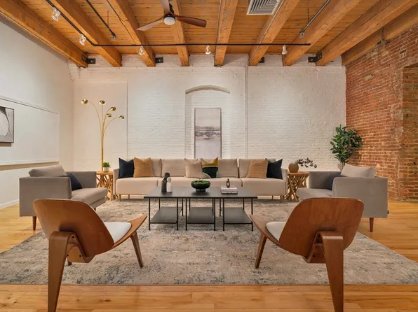 21 Wormwood St Unit 209, Boston, MA 02210