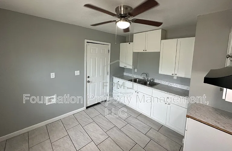 1663 Humber St — Photo 4