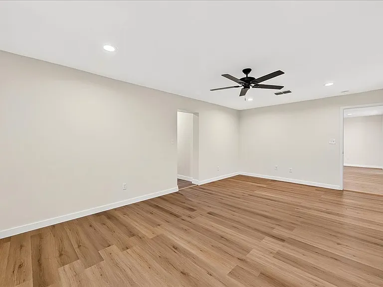 1154 Florida Ave — Photo 15