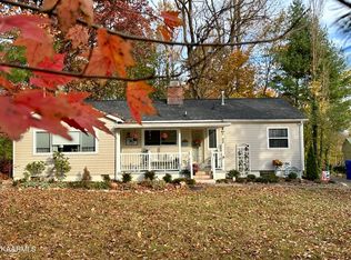 52 Outer Dr, Oak Ridge, TN 37830