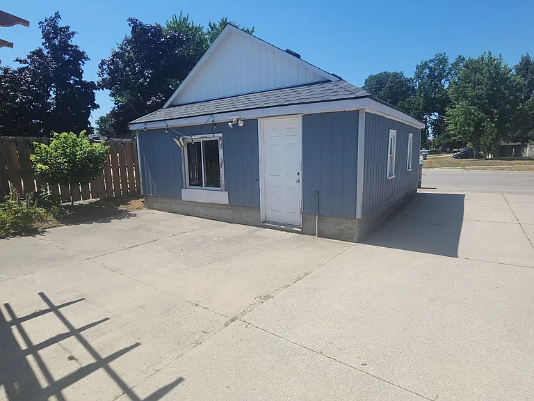 206 Caradoc St S — Photo 20