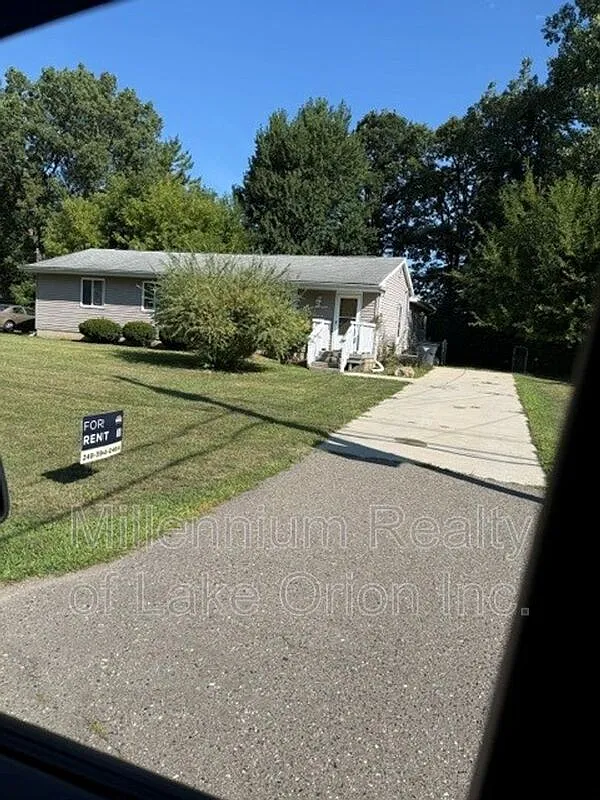 4 bed, 1.5 bath, 1728 sqft, $2,395 — Photo 1