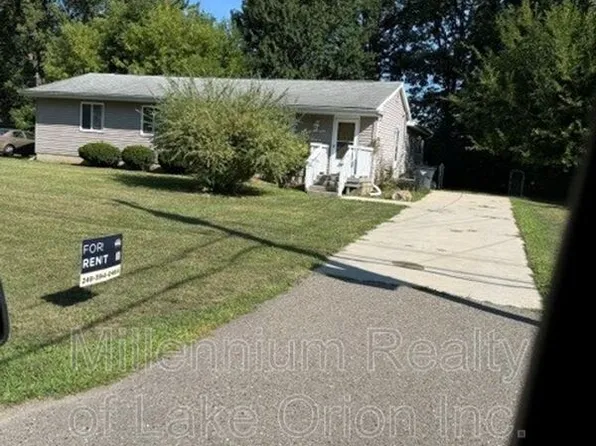 465 Trombley Dr, Troy, MI 48083