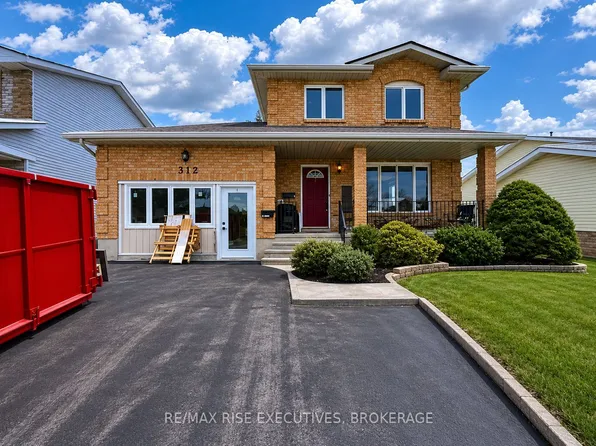 312 Waterloo Dr #2, Kingston, ON K7M 8P3