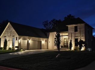 6027 S Kings Ave, Springfield, MO 65810