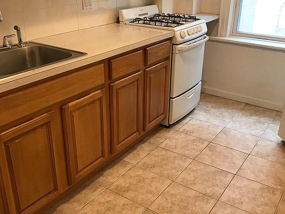 3rd image of 1876 W 9th St Floor 1