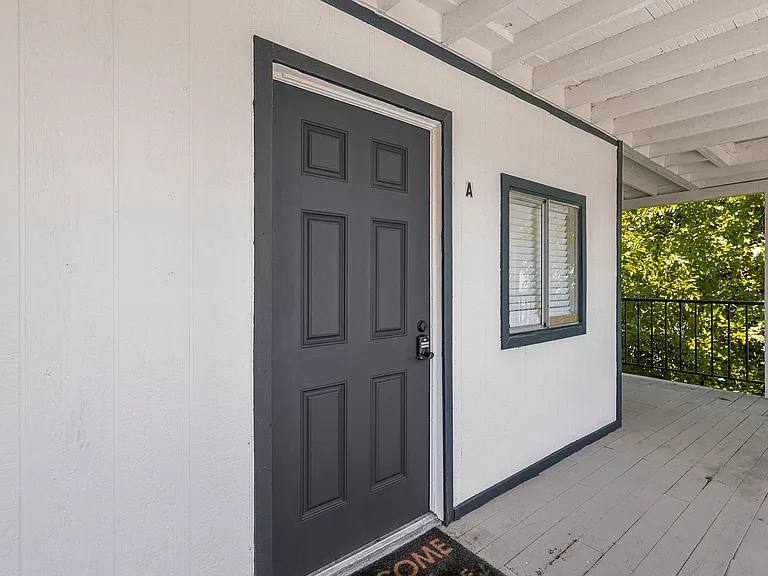 1216 Trinity St — Photo 38