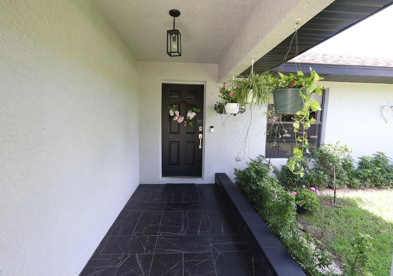 4 bed, 2.0 bath, 1726 sqft, $2,400 — Photo 3