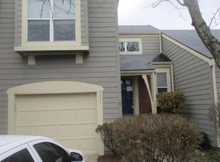 9427 Bridgewater Cir, Indianapolis, IN 46250