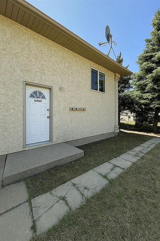2 bed, 1.0 bath, 793 sqft, $1,350 — Photo 2