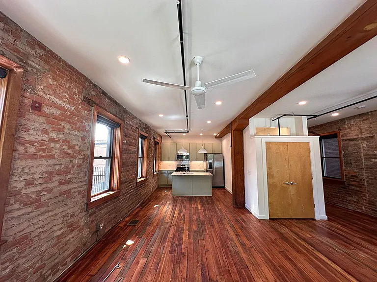 209 Woodward St — Photo 6