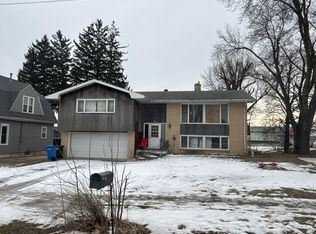 303 E Prospect St, New Hampton, IA 50659