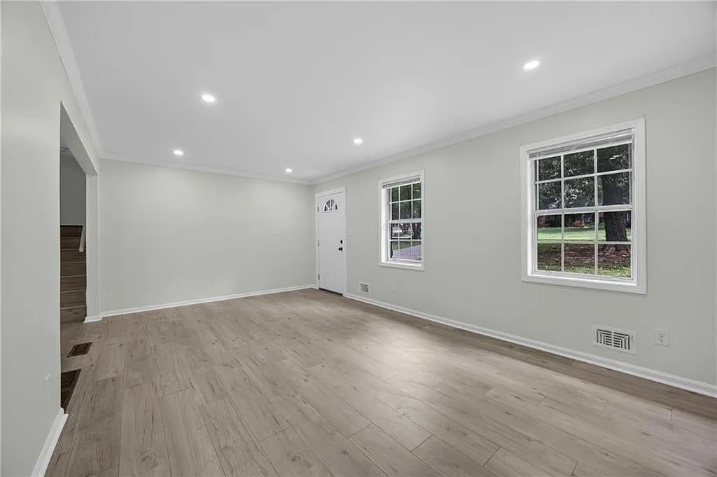 4 bed, 2.5 bath, 1852 sqft, $2,300 — Photo 4