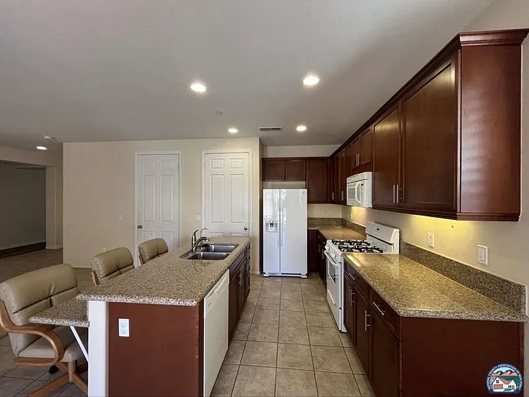 302 Sunny Meadow Pl — Photo 3
