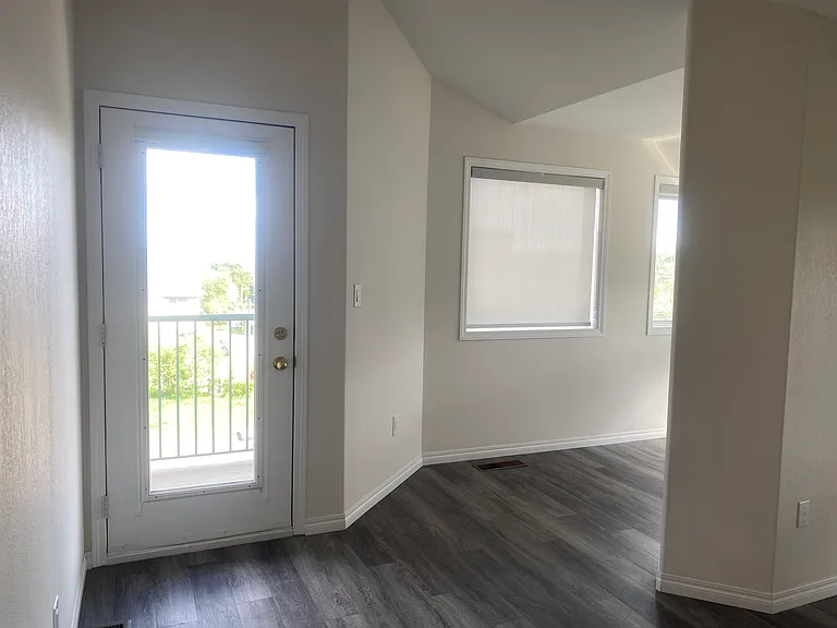 10025 Gordon Ave — Photo 7