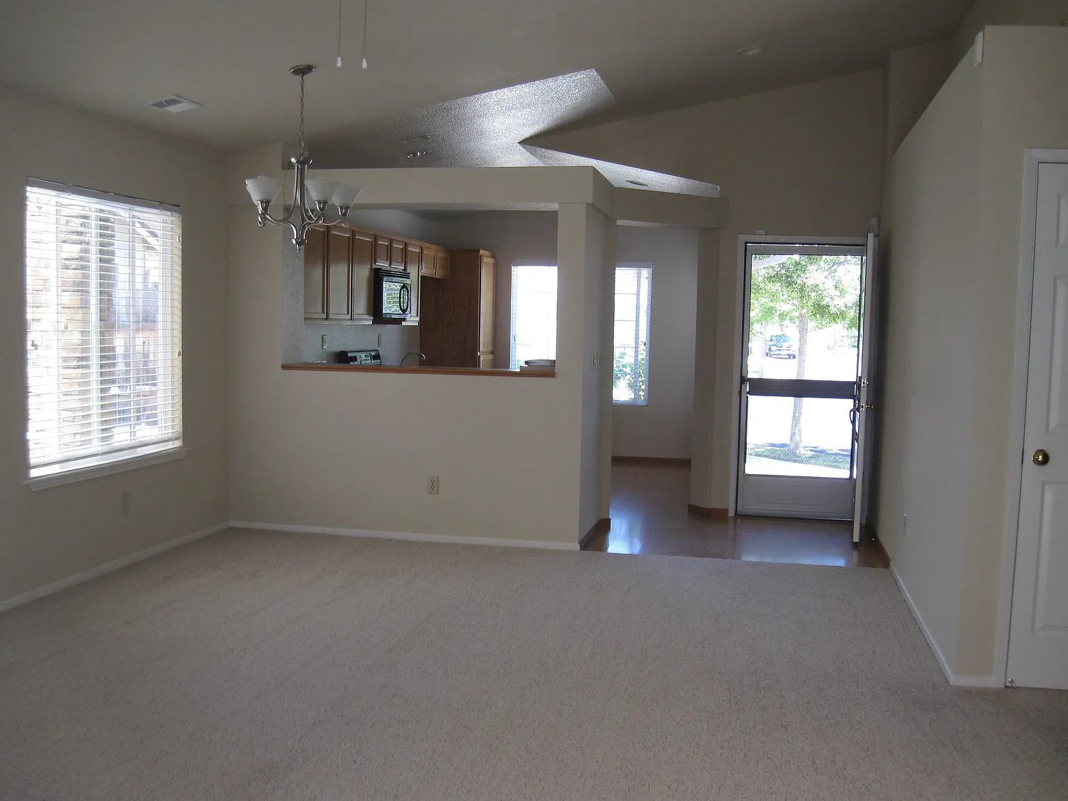 4776 Mills Dr photo 1