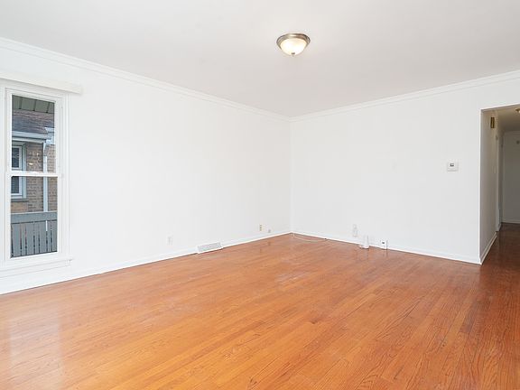 4th image of 2911 W 91st St