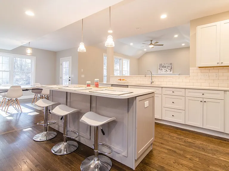 718 Main St #718 — Photo 5