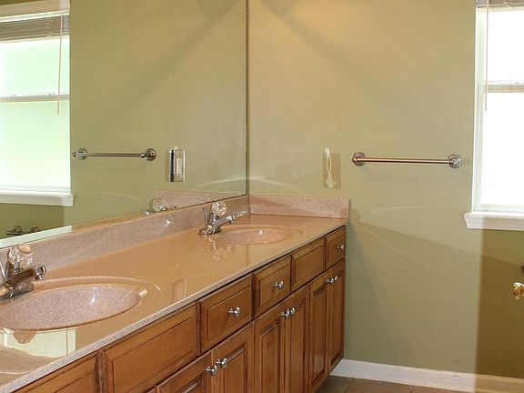 4th image of 2673 Seneca Dr