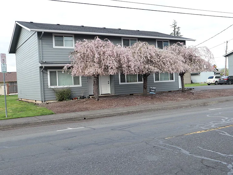 308 SW 1st St — Photo 2