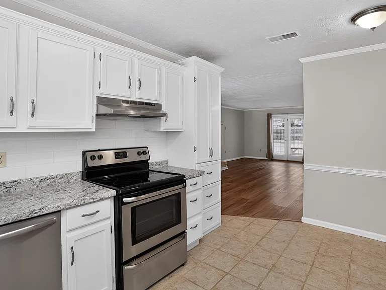104 Montclair Dr — Photo 5