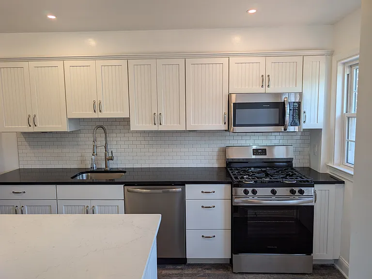 214 Stevenson Ln — Photo 4