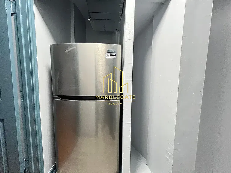 44 4th St #33R — Photo 6