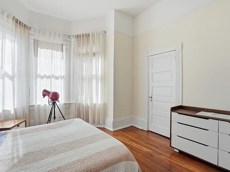 524 E Henry St — Photo 23