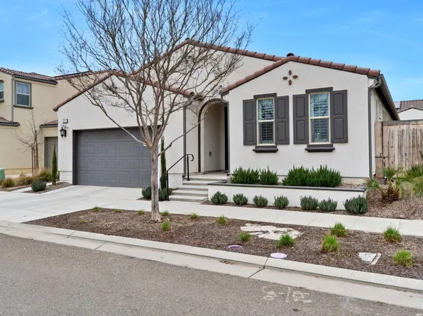 621 Redrock Dr, Madera, CA 93636