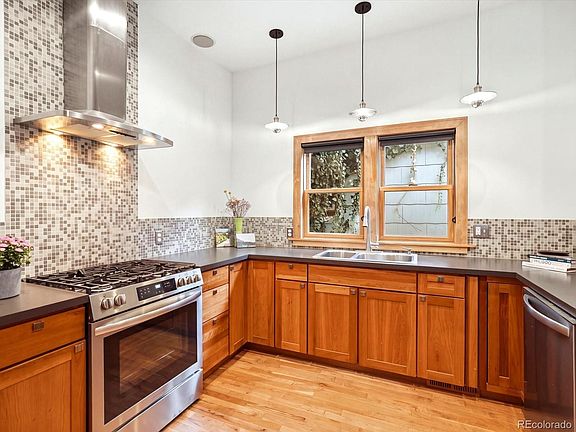2nd image of 3122 Umatilla Street
