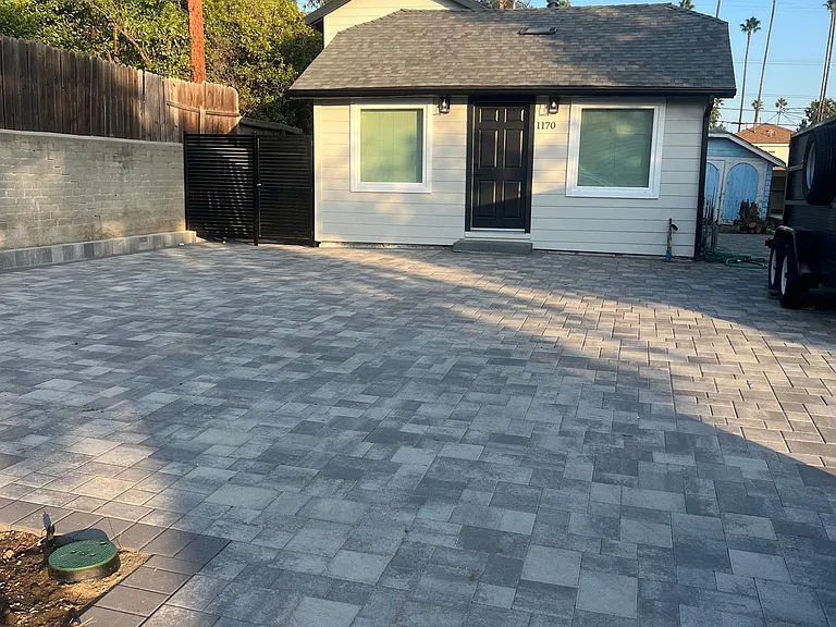 1170 Raymond Ave — Photo 2