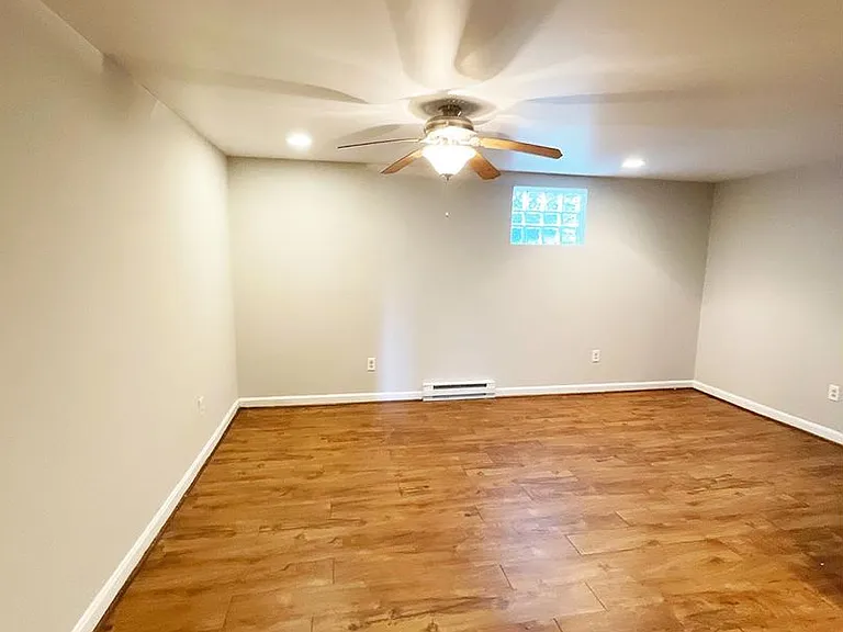 566 Lowell Ave — Photo 14