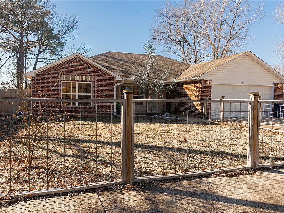 1st image of 914 Lewis Cir