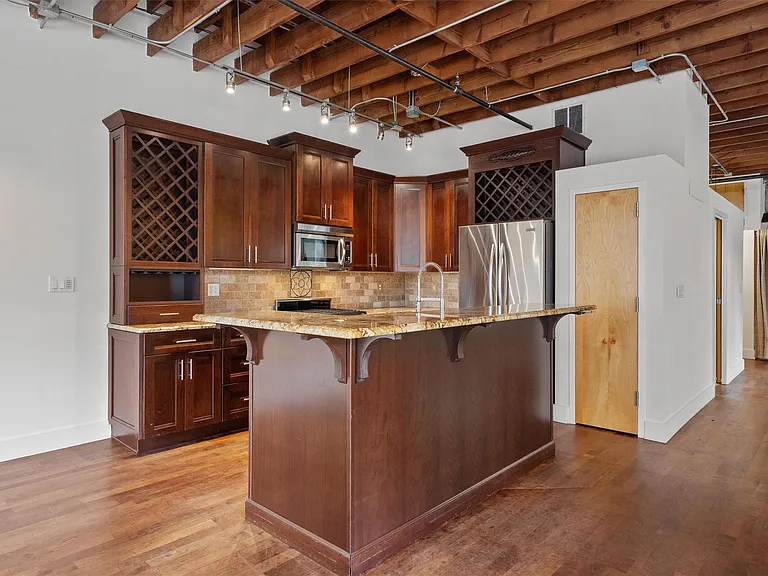 411 Brazos St #224 — Photo 10
