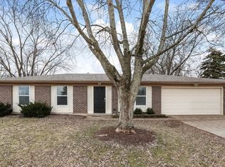 395 Waverly Dr, Elgin, IL 60120