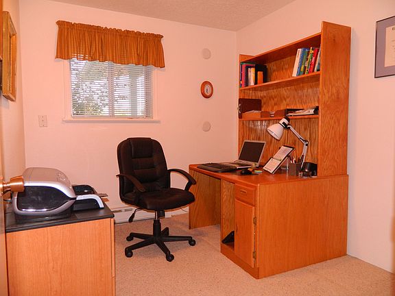 upstair office/small bedroom