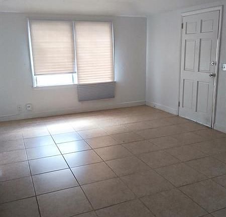3rd image of 310 Walton Blvd APT 10