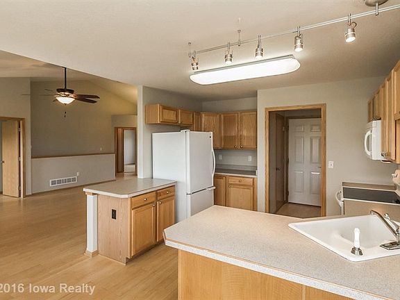 2nd image of 401 Mallard Pointe Dr NW